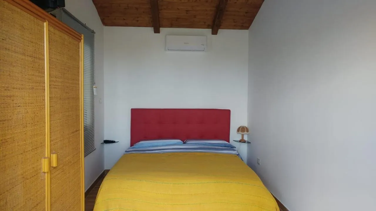 فندق مبيت وإفطار أتشيريالي Mongibeach